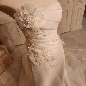 Elegant Ivory Wedding Gown